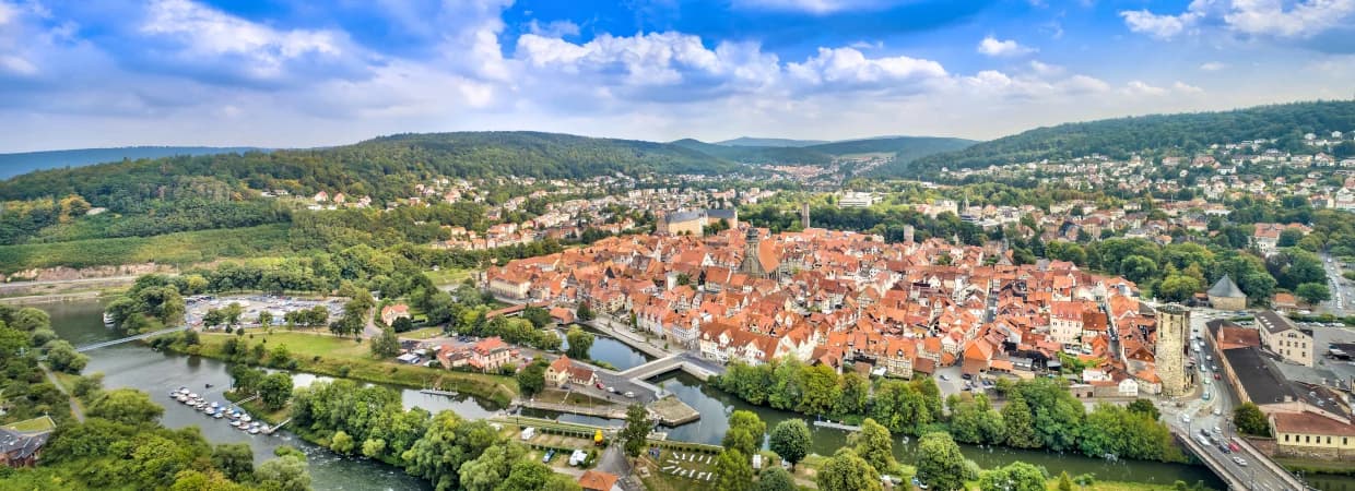 Luftaufnahme von Hann. Münden: Werra und Fulda umschließen den Tanzwerder und die Fachwerk-Altstadt