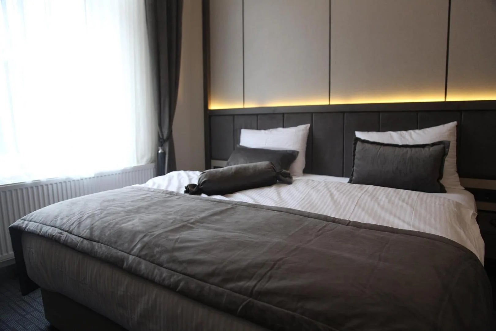Deluxe-Doppelzimmer (101) mit großem Doppelbett
