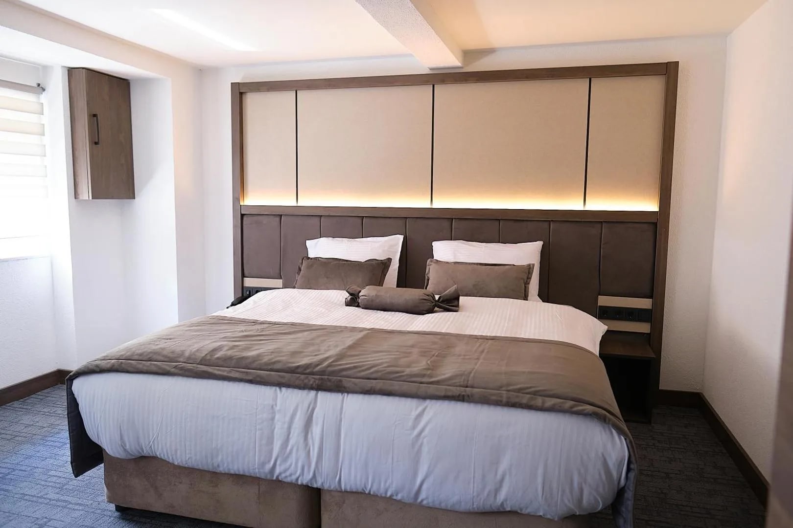 Kleines Doppelzimmer im Erdgeschoss mit Doppelbett